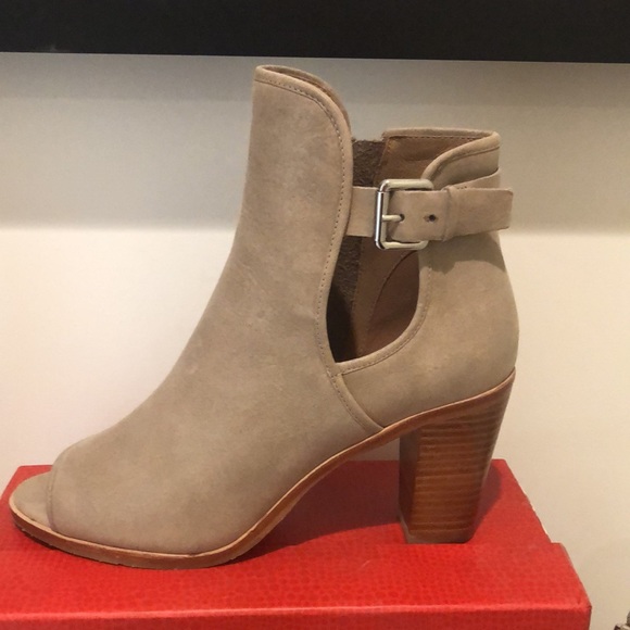 Donald Pliner Kara Peep Toe Pumps Size 9 - Picture 6 of 10